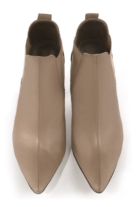Tan beige women's ankle boots, with elastics. Tapered toe. Very high block heels. Top view - Florence KOOIJMAN